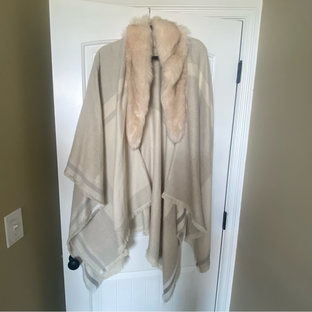 Shawl Cape with Faux Fur Collar size OS
